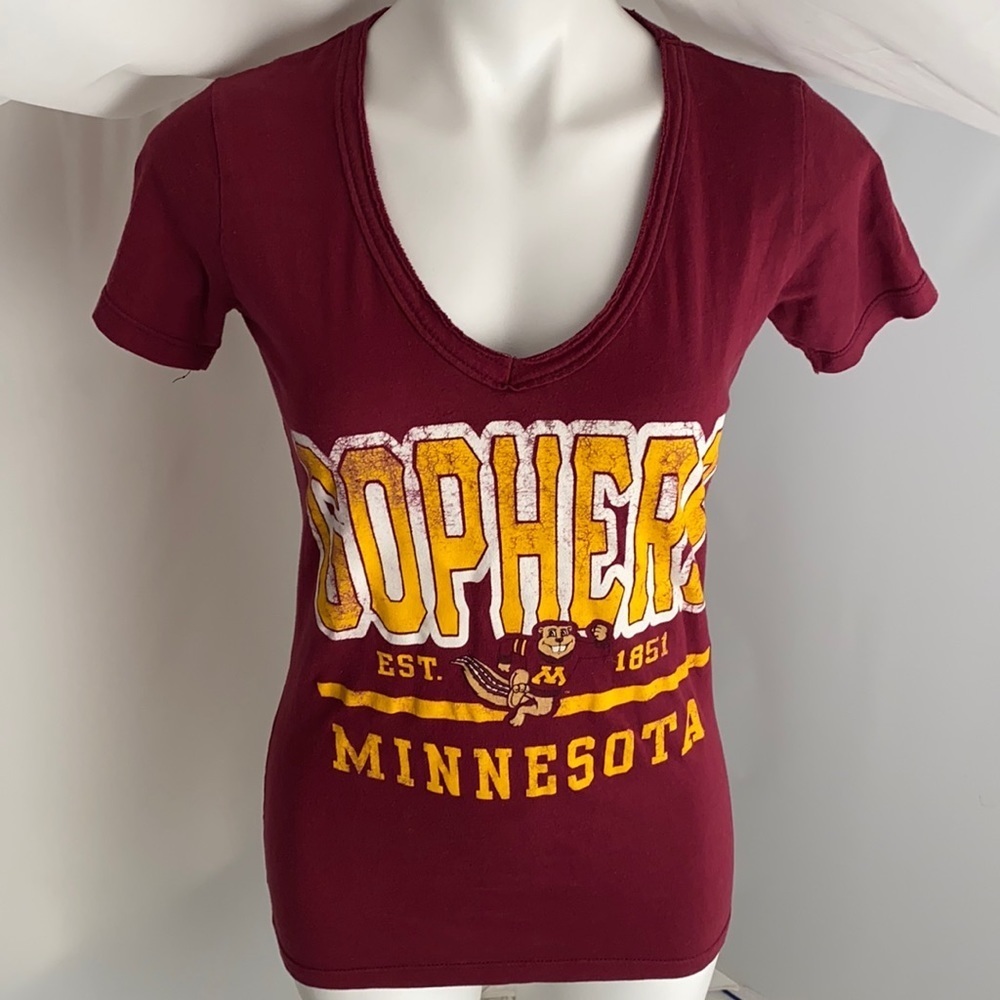 Pressbox Minnesota Gophers burgundy and gold v-neck t-shirt S